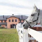 Hotel apartamentowy Stajnia Gostar
