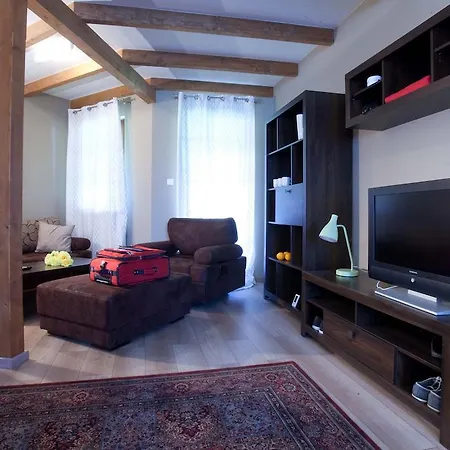 Aparthotel Stajnia Gostar 3*